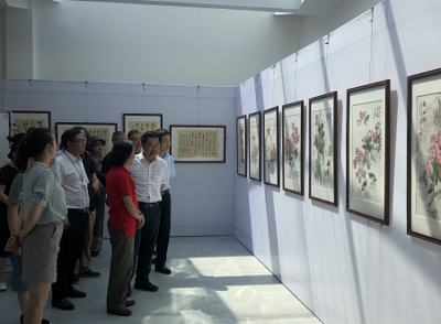 翰墨飄香繪振興，舞臺(tái)藝術(shù)展新篇——戰(zhàn)旗雅韻書畫藝術(shù)展盛大開幕